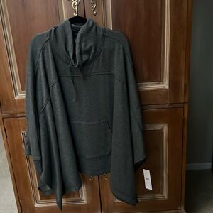 Ugg pullover sweatshirt size m/l gray